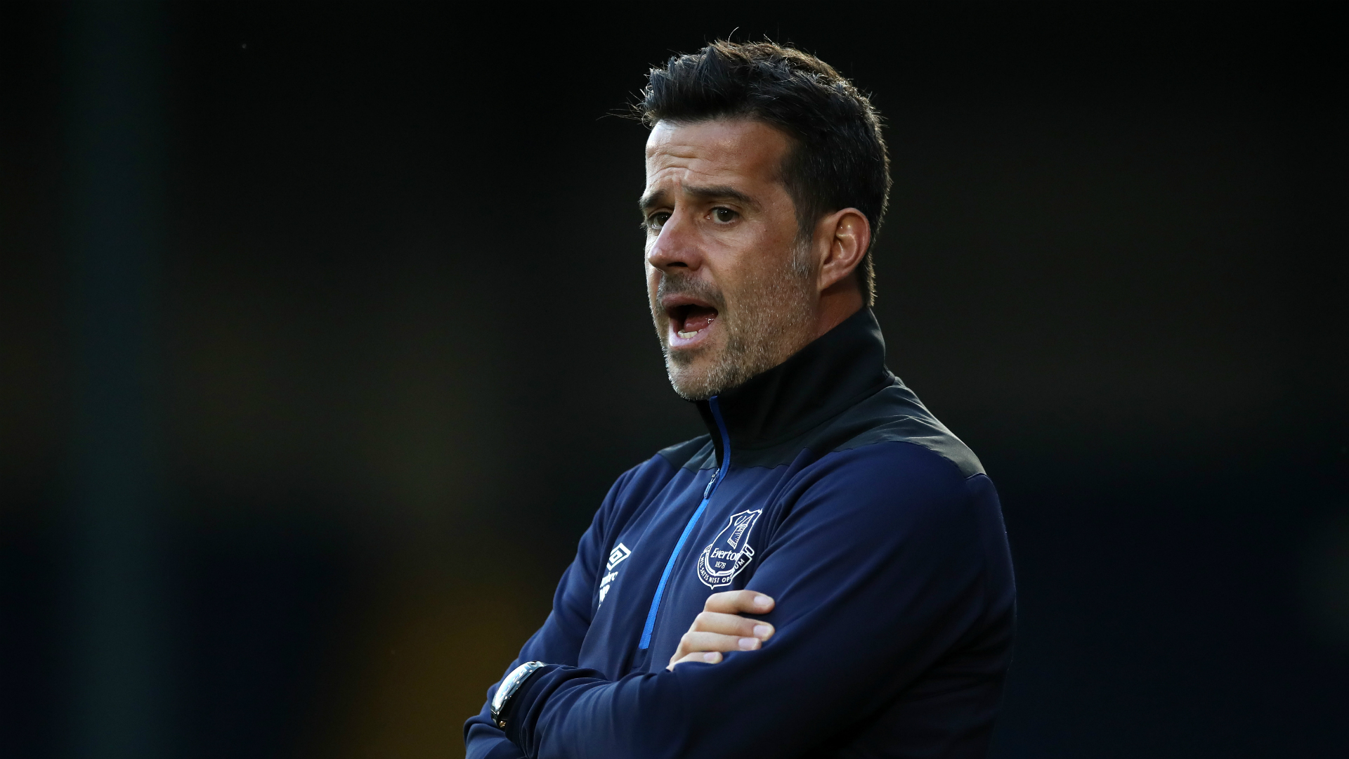 都充满了不 都充满了不